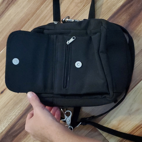 Black The traveling woman crossbody bag - Picture 5 of 5